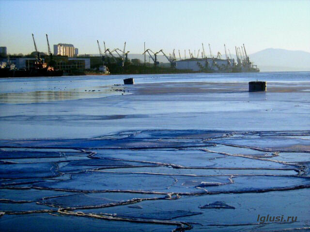 / Владивосток, бухта Золотой Рог, зима