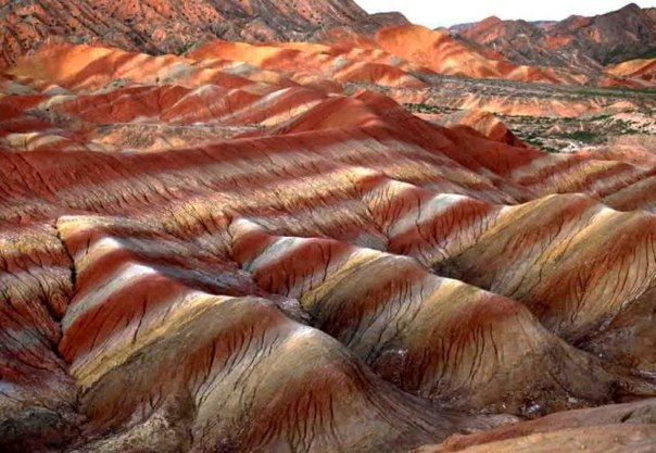 Цветные горы Китая